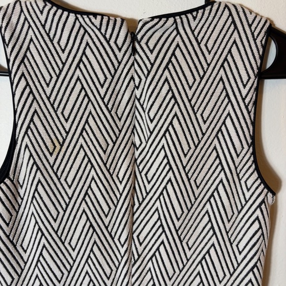 Banana Republic Petite 4P Sleeveless Fit‎ & Flare Geometric Print Dress - Picture 8 of 9